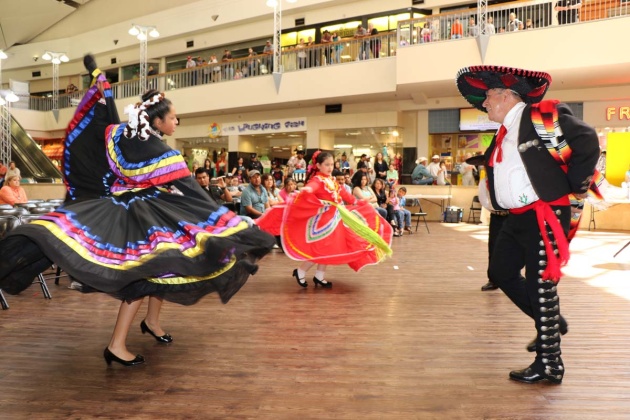 Yumare Mexican folkloric dancers