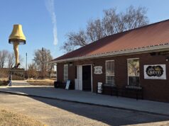 ‘People notice’: Chickasha leg lamp spurs economy as Warner Bros. complaint lingers Chickasha leg lamp